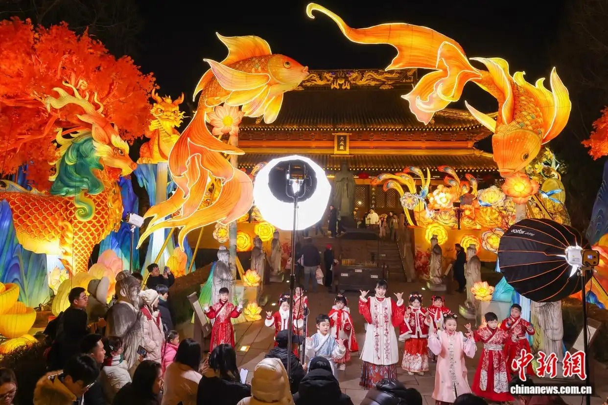 东西问｜周安庆：秦淮灯彩何以灯耀海内外？